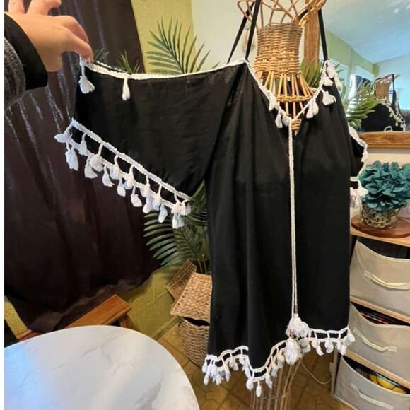 Plus Size Off Shoulder Boho Tassel Blouse Black White Trim 2X oversize - Picture 8 of 9